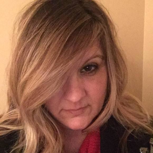 Meet your Posher, Kristine - Picture 1 of 1